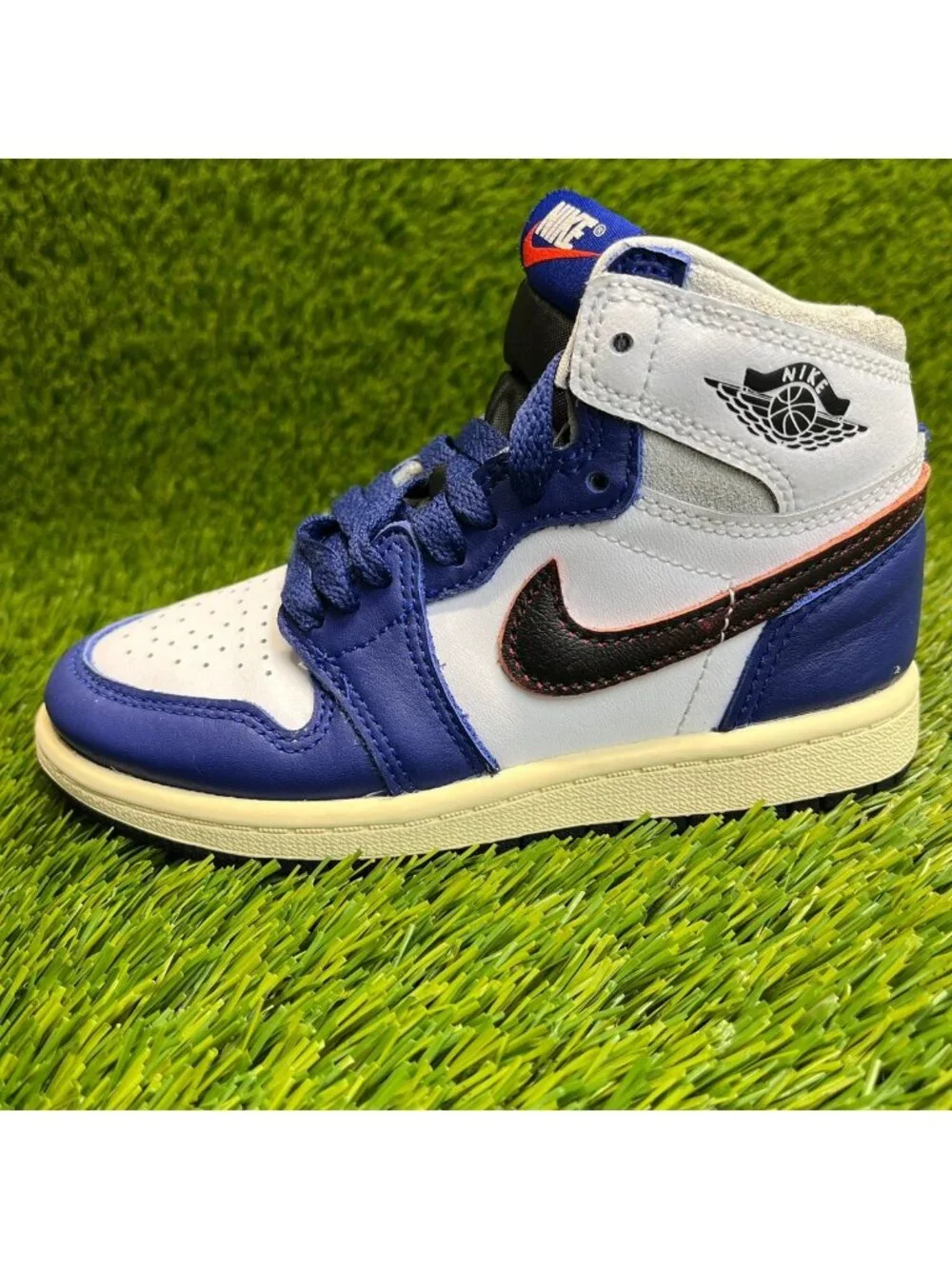 Nike Air Jordan 1 Retro High OG Boys Size 11C White Blue Athletic Shoes Sneakers